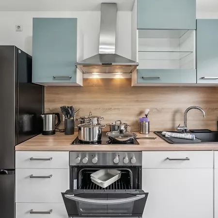 Modernes 6-betten-apartment Mit Balkon Und Parkplatz - Zentrale Lage アパート アーレン