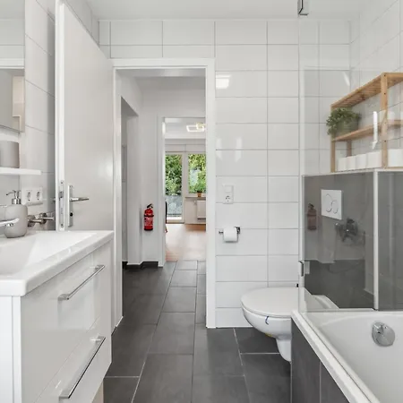 Modernes 6-betten-apartment Mit Balkon Und Parkplatz - Zentrale Lage アパート