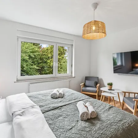 アパート Modernes 6-betten-apartment Mit Balkon Und Parkplatz - Zentrale Lage *