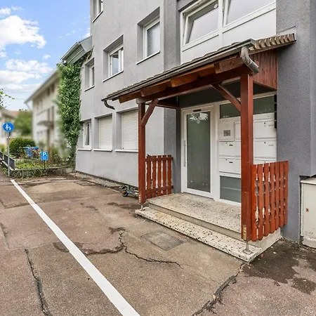 Modernes 6-betten-apartment Mit Balkon Und Parkplatz - Zentrale Lage *