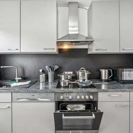 Modernes 6-betten-apartment Mit Balkon Und Parkplatz - Zentrale Lage アパート アーレン