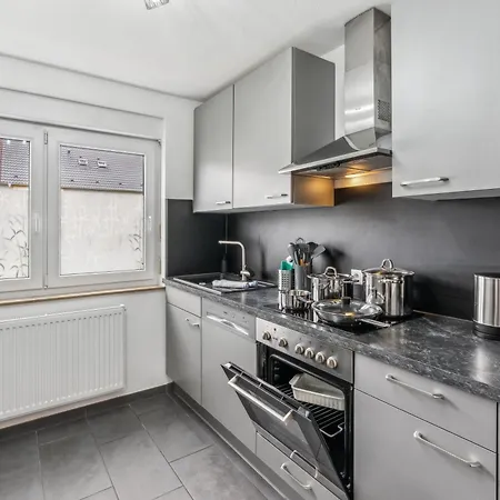 Modernes 6-betten-apartment Mit Balkon Und Parkplatz - Zentrale Lage アパート アーレン