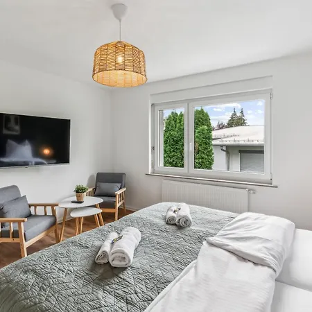 Modernes 6-betten-apartment Mit Balkon Und Parkplatz - Zentrale Lage *