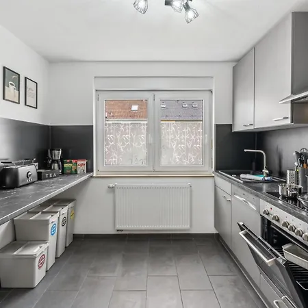 アパート Modernes 6-betten-apartment Mit Balkon Und Parkplatz - Zentrale Lage *