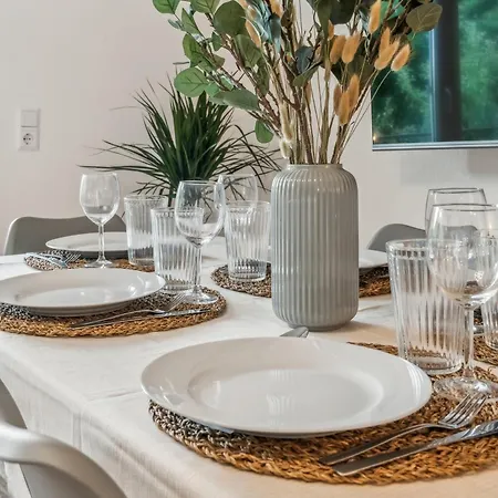 Modernes 6-betten-apartment Mit Balkon Und Parkplatz - Zentrale Lage